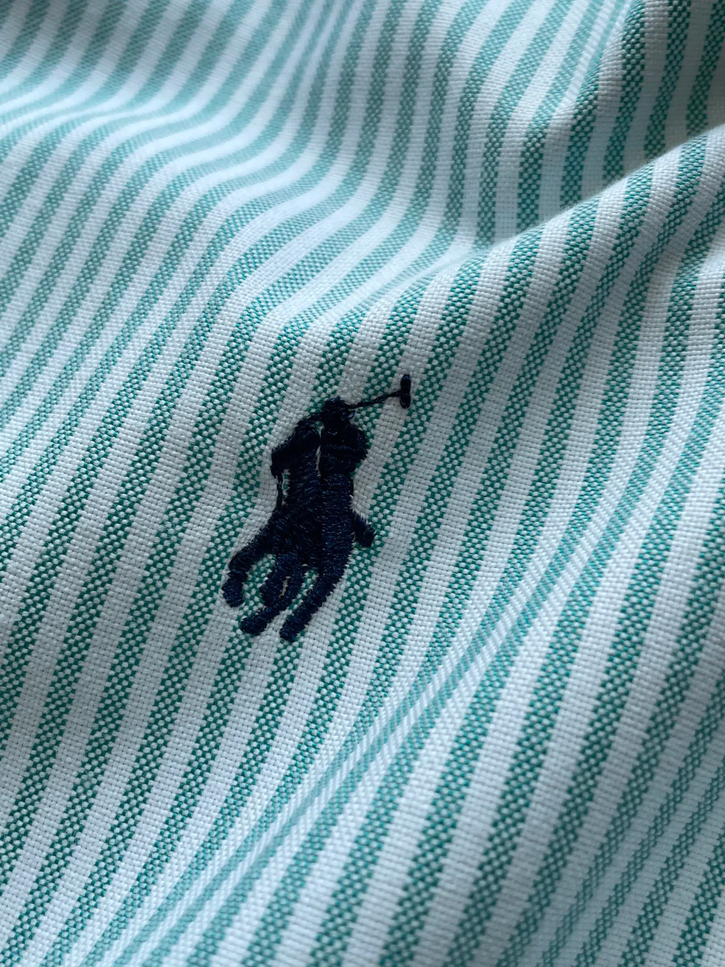 P220 🌸🌸🌸 POLO Ralph Lauren [High Quality] Classic shirt! The classic casual shirt made of pure cotton Oxford cloth has a unique design. It has a simple, clean and classic silhouette design. It is a versatile style that can be switched at will. The fabric feels soft and delicate, highly breathable, and is close to the skin and comfortable to wear. It can be worn alone as an inner layer. Its versatile performance is beyond your imagination! The upper body of the ready-to-wear is simple and classic yet elegant! Size:M-XXL